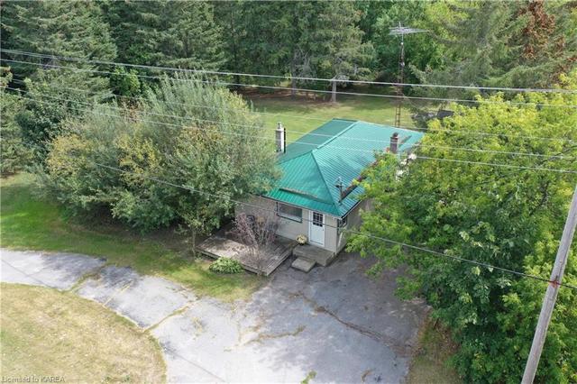 2764 County Road 14, House detached with 2 bedrooms, 1 bathrooms and 6 parking in Stone Mills ON | Image 17