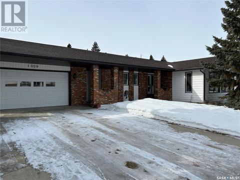 1009 8th Street, Rosthern, SK, S0K3R0 | Card Image