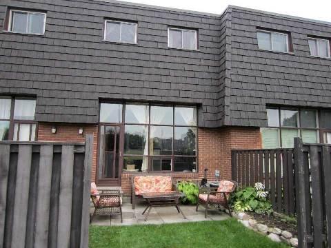 16 Darras Crt, Townhouse with 4 bedrooms, 2 bathrooms and 1 parking in Brampton ON | Image 2