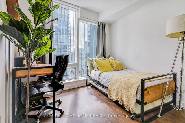 2403 - 10 York St St N, Condo with 2 bedrooms, 2 bathrooms and 1 parking in Toronto ON | Image 10