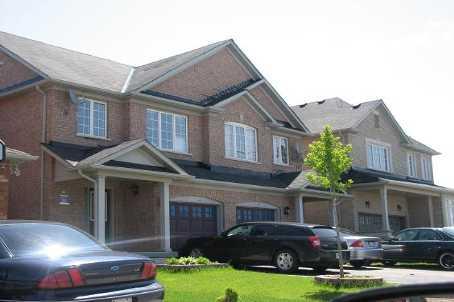 8 Timbertop Cres, House semidetached with 4 bedrooms, 3 bathrooms and 2 parking in Brampton ON | Image 1
