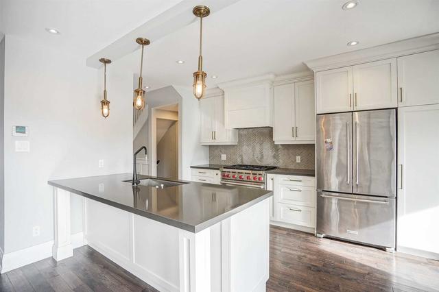 15 Crestview Rd, House detached with 5 bedrooms, 5 bathrooms and 2 parking in Toronto ON | Image 1