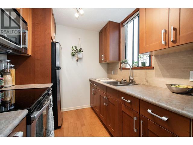 1003 - 555 13th Street, Condo with 0 bedrooms, 1 bathrooms and 1 parking in West Vancouver BC | Image 12