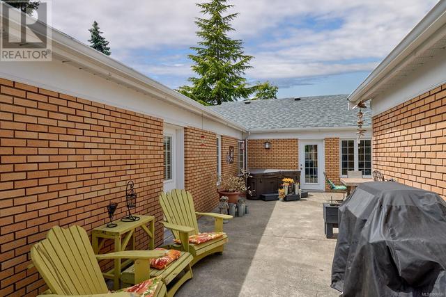 27 Woodland Dr, House detached with 2 bedrooms, 2 bathrooms and 6 parking in Parksville BC | Image 22