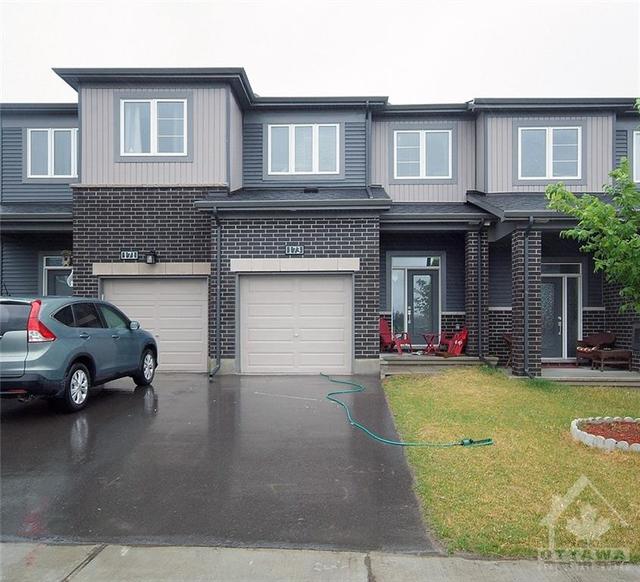 173 Bending Way, Townhouse with 3 bedrooms, 3 bathrooms and 2 parking in Ottawa ON | Image 1