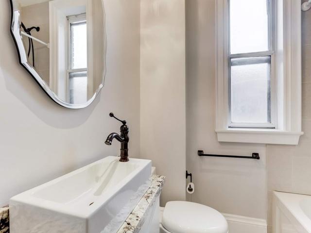 222 Markham St, House semidetached with 4 bedrooms, 5 bathrooms and 2 parking in Toronto ON | Image 2