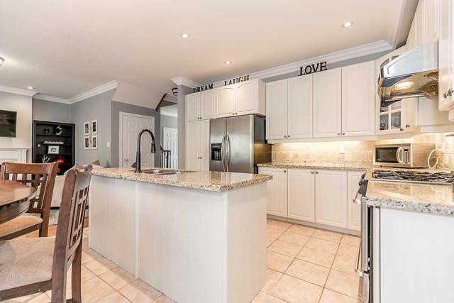 119 Woodbury Cres, House detached with 3 bedrooms, 4 bathrooms and 6 parking in Newmarket ON | Image 3