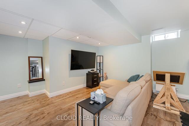 68 Sylwood Cres, House detached with 3 bedrooms, 4 bathrooms and 5 parking in Vaughan ON | Image 22