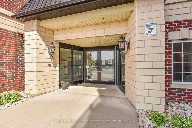 216 - 308 Watson Pkwy N, Condo with 1 bedrooms, 1 bathrooms and 1 parking in Guelph ON | Image 2