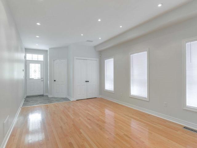 27 Moraine Dr, House detached with 3 bedrooms, 4 bathrooms and 2 parking in Vaughan ON | Image 2