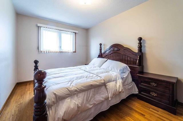 131 Dolores Rd, House semidetached with 3 bedrooms, 2 bathrooms and 3 parking in Toronto ON | Image 10
