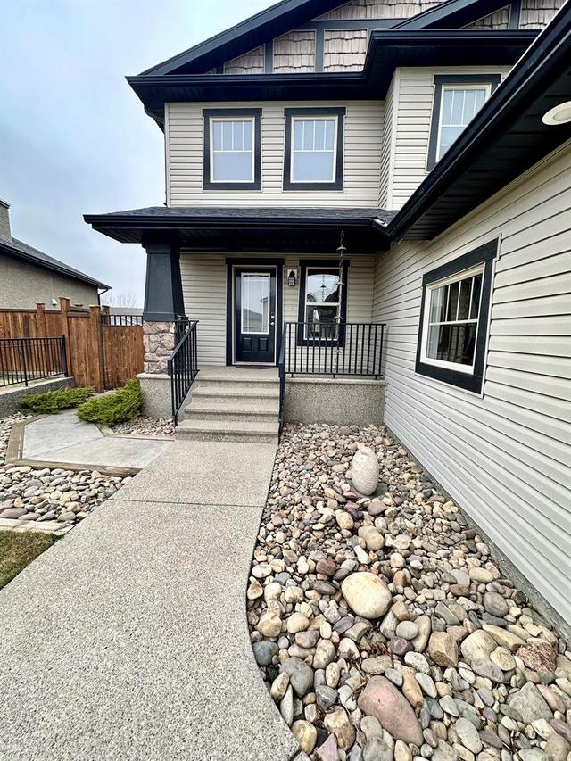 20 Salish Bay W, House detached with 4 bedrooms, 3 bathrooms and 4 parking in Lethbridge AB | Image 2