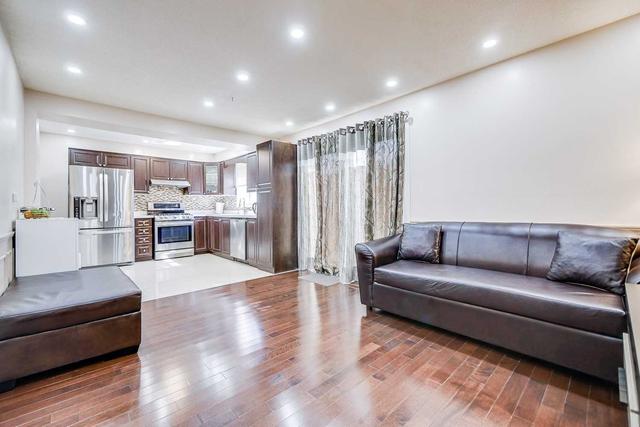 6 Nemo Cres, House detached with 3 bedrooms, 4 bathrooms and 5 parking in Brampton ON | Image 3