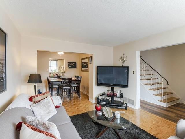 12 Glengrove Crt, House semidetached with 3 bedrooms, 3 bathrooms and 5 parking in Brampton ON | Image 2