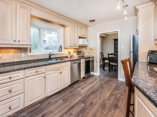 10588 Eighth Line, House detached with 3 bedrooms, 2 bathrooms and 12 parking in Halton Hills ON | Image 10