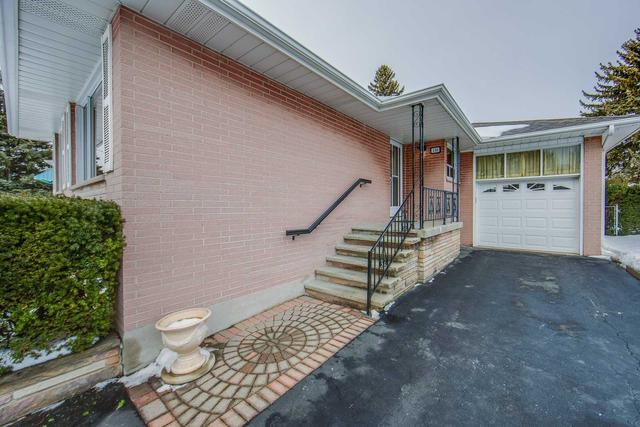 146 Sweeney Dr, House detached with 3 bedrooms, 3 bathrooms and 4 parking in Toronto ON | Image 12