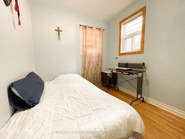 144 Fairbank Ave, House detached with 3 bedrooms, 2 bathrooms and 2 parking in Toronto ON | Image 3