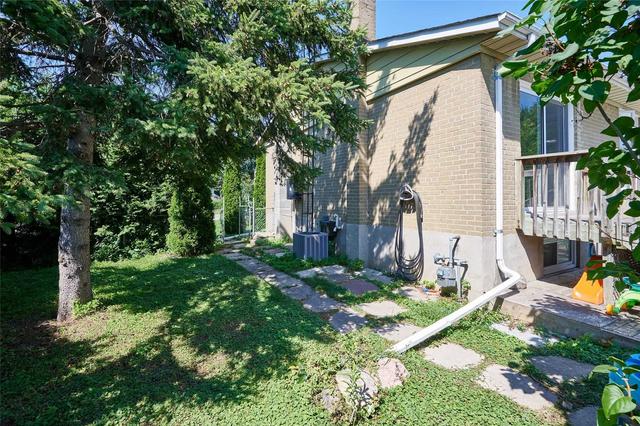 950 Greenwood Cres, House detached with 3 bedrooms, 2 bathrooms and 4 parking in Whitby ON | Image 3
