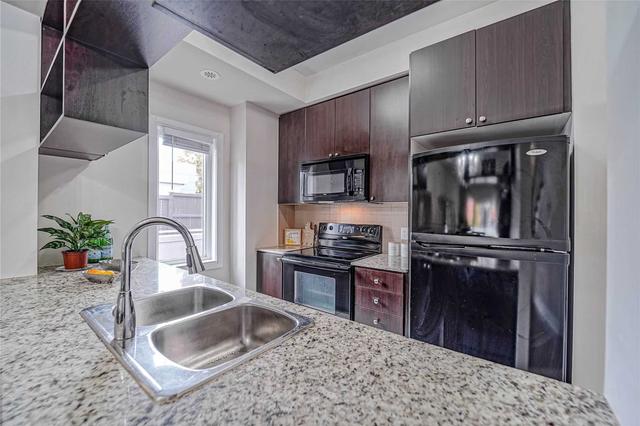 th47 - 315 Village Green Sq W, Townhouse with 4 bedrooms, 3 bathrooms and 2 parking in Toronto ON | Image 2
