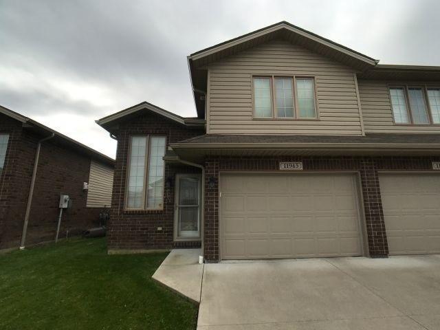 11945 Boulder Cres, House attached with 2 bedrooms, 3 bathrooms and 2 parking in Windsor ON | Image 1