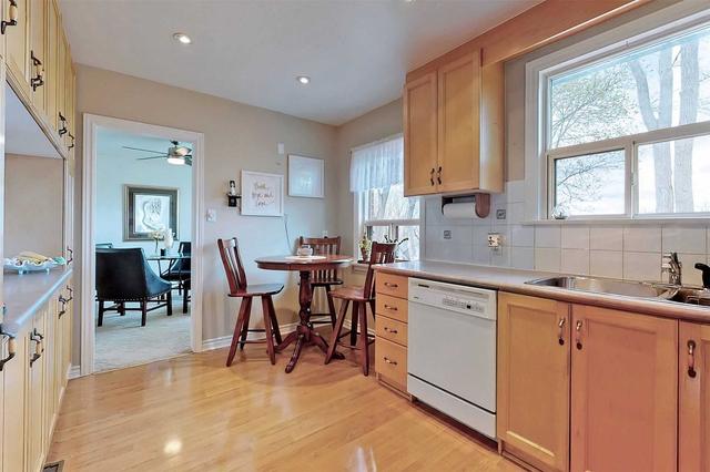 118 Hadrian Dr, House detached with 3 bedrooms, 3 bathrooms and 8 parking in Toronto ON | Image 7