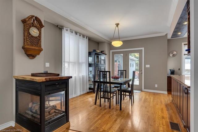 33 Yonge Street, House semidetached with 2 bedrooms, 3 bathrooms and 4 parking in Kingston ON | Image 7