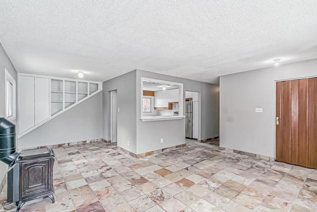 9203 Fairmount Drive Se, House detached with 4 bedrooms, 2 bathrooms and 2 parking in Calgary AB | Image 4