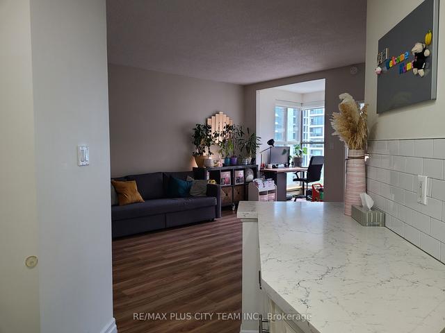 903 - 65 Scadding Ave, Condo with 2 bedrooms, 1 bathrooms and 1 parking in Toronto ON | Image 4