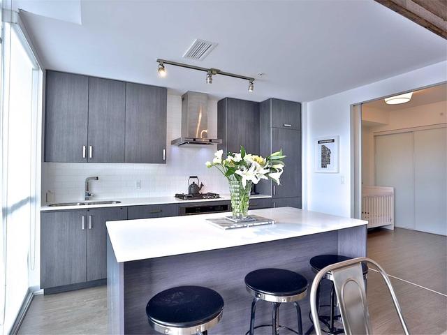 706 - 36 Howard Park Ave, Condo with 2 bedrooms, 2 bathrooms and 1 parking in Toronto ON | Image 5