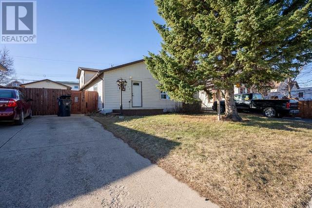 522 52 Avenue, House detached with 3 bedrooms, 1 bathrooms and 3 parking in Coalhurst AB | Image 3