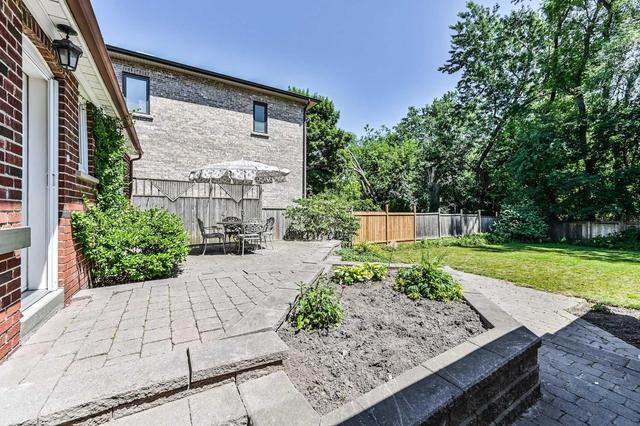 41 Moore Park Ave, House detached with 3 bedrooms, 2 bathrooms and 5 parking in Toronto ON | Image 11