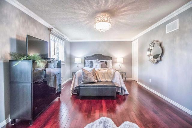 50 Overlord Cres, House detached with 3 bedrooms, 3 bathrooms and 3 parking in Toronto ON | Image 10