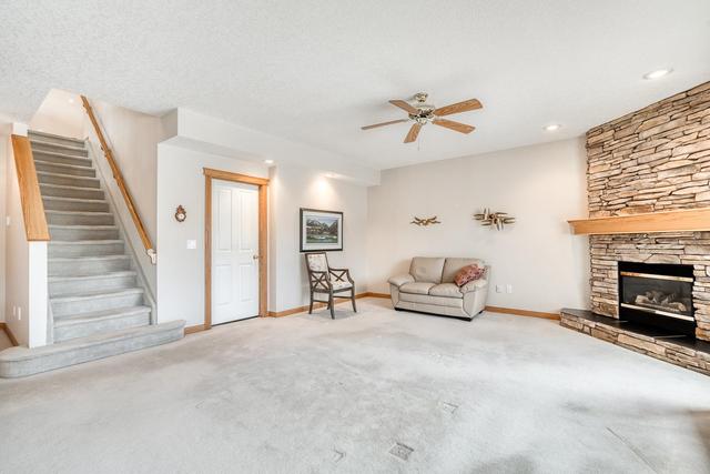 8 Eagleview Gate, Home with 3 bedrooms, 2 bathrooms and 4 parking in Calgary AB | Image 27