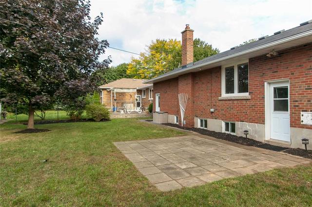 398 Strathcona Dr, House detached with 3 bedrooms, 1 bathrooms and 4 parking in Burlington ON | Image 4