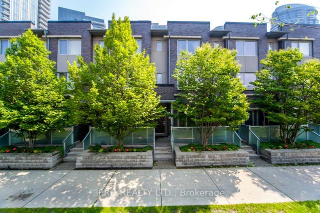 35 - 310 Village Green Sq, Townhouse with 3 bedrooms, 3 bathrooms and 2 parking in Toronto ON | Image 1