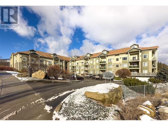 106 - 2120 Shannon Ridge Drive, Condo with 2 bedrooms, 2 bathrooms and null parking in West Kelowna BC | Image 2