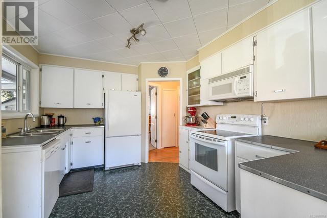 657 First St, House detached with 3 bedrooms, 2 bathrooms and 4 parking in Nanaimo BC | Image 7