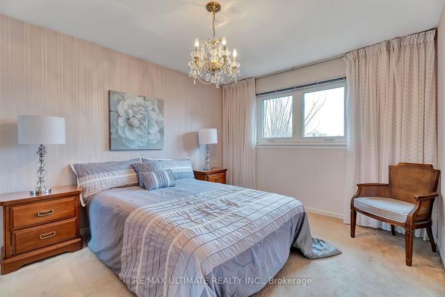 57 Hepworth Dr, House semidetached with 3 bedrooms, 2 bathrooms and 3 parking in Toronto ON | Image 4