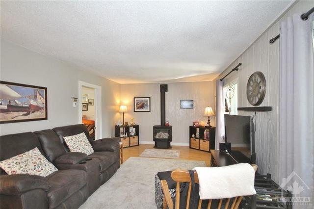 4184 Joe Drew Lane, House detached with 2 bedrooms, 1 bathrooms and 4 parking in Ottawa ON | Image 11