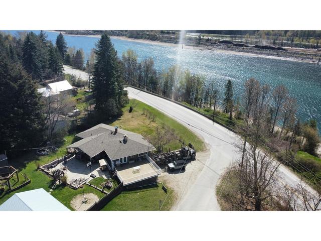 3583 Broadwater Rd, House detached with 3 bedrooms, 3 bathrooms and null parking in Central Kootenay J BC | Image 6
