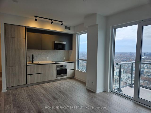 4702 - 108 Peter St, Condo with 3 bedrooms, 2 bathrooms and 1 parking in Toronto ON | Image 6