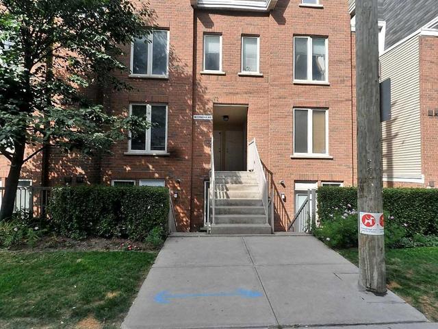 Th222 - 28 Douro St, Townhouse with 3 bedrooms, 2 bathrooms and 1 parking in Toronto ON | Image 1