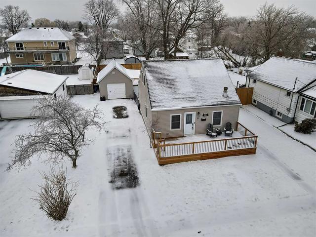 27 Ellen St, House detached with 3 bedrooms, 2 bathrooms and 5 parking in Fort Erie ON | Image 16