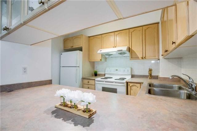 2309 - 909 Bay St, Condo with 3 bedrooms, 2 bathrooms and 1 parking in Toronto ON | Image 11