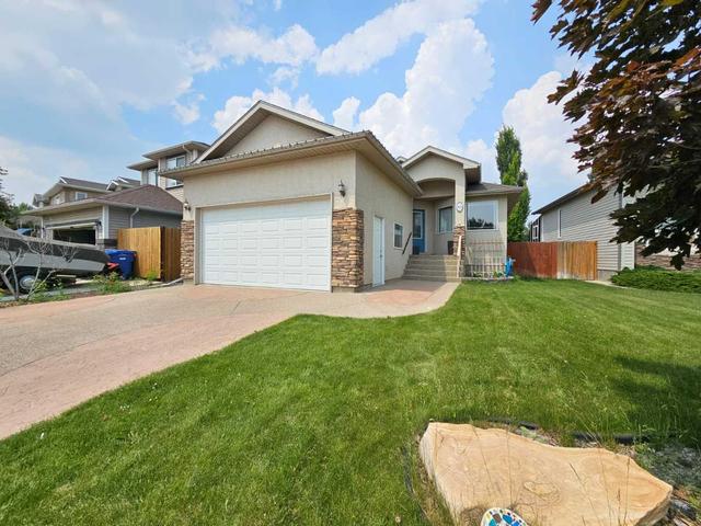 83 Kodiak Boulevard N, House detached with 4 bedrooms, 3 bathrooms and 4 parking in Lethbridge AB | Image 1