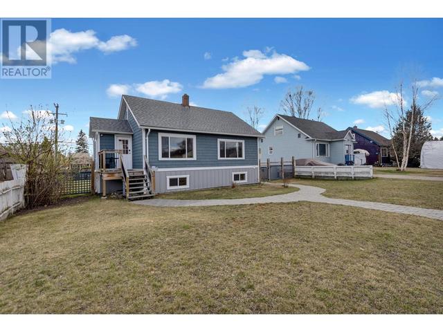 1725 9th Avenue, House detached with 2 bedrooms, 2 bathrooms and null parking in Prince George BC | Image 3