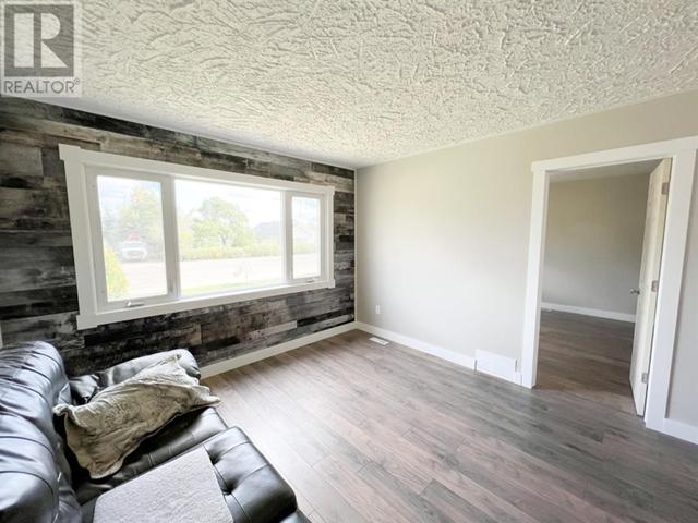 9710 99 Avenue, House detached with 2 bedrooms, 1 bathrooms and 3 parking in Sexsmith AB | Card Image