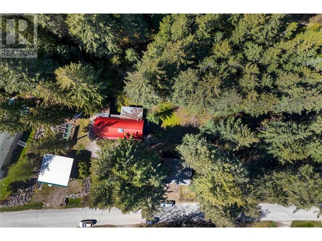 1398 Gillespie Road, House detached with 3 bedrooms, 2 bathrooms and 3 parking in Columbia Shuswap C BC | Image 6