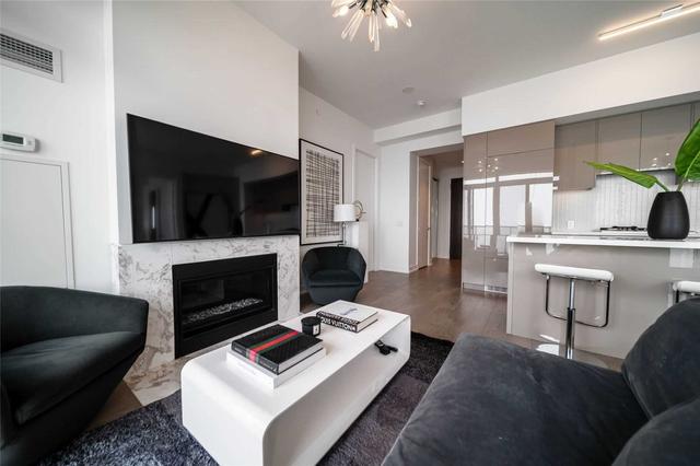5908 - 7 Grenville St, Condo with 3 bedrooms, 3 bathrooms and 0 parking in Toronto ON | Image 11