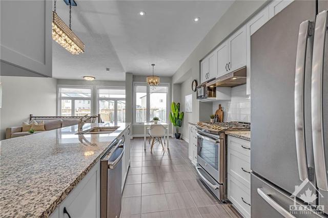 535 Stargazer Crescent, Townhouse with 4 bedrooms, 3 bathrooms and 3 parking in Ottawa ON | Image 14